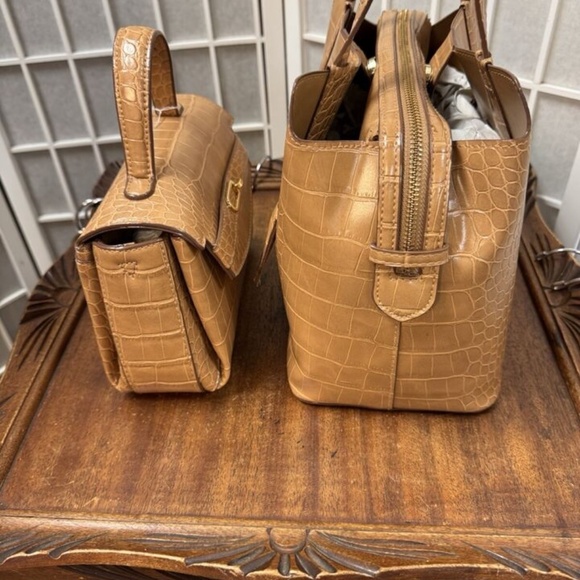 a.New.Day,Woman,2 purse+handbags $22,Each,Honey coffe,Zip,Pockets,Faux Leather.! - Picture 4 of 16